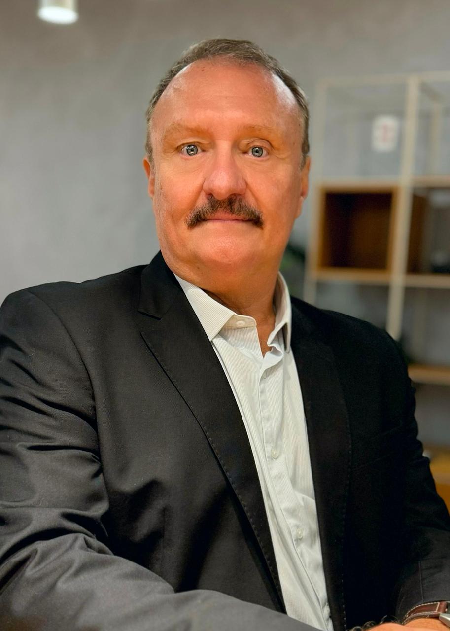 “Quando os receptores canabinoides são ativados, uma série de mecanismos fisiológicos entram em ação”, explica o Dr. Wellington Briques