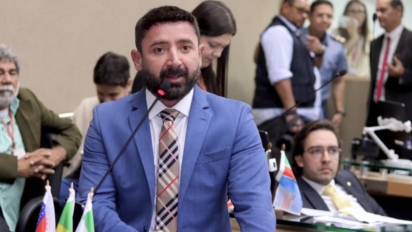 Carlinhos Bessa se posiciona contra veto que impede fornecimento gratuito de ... - ALEAM