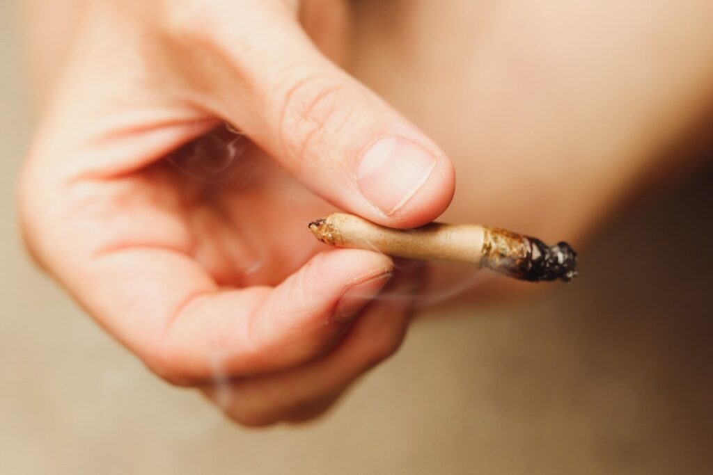 Crianças que vivem com usuários de maconha também apresentam resultados positivos para a droga