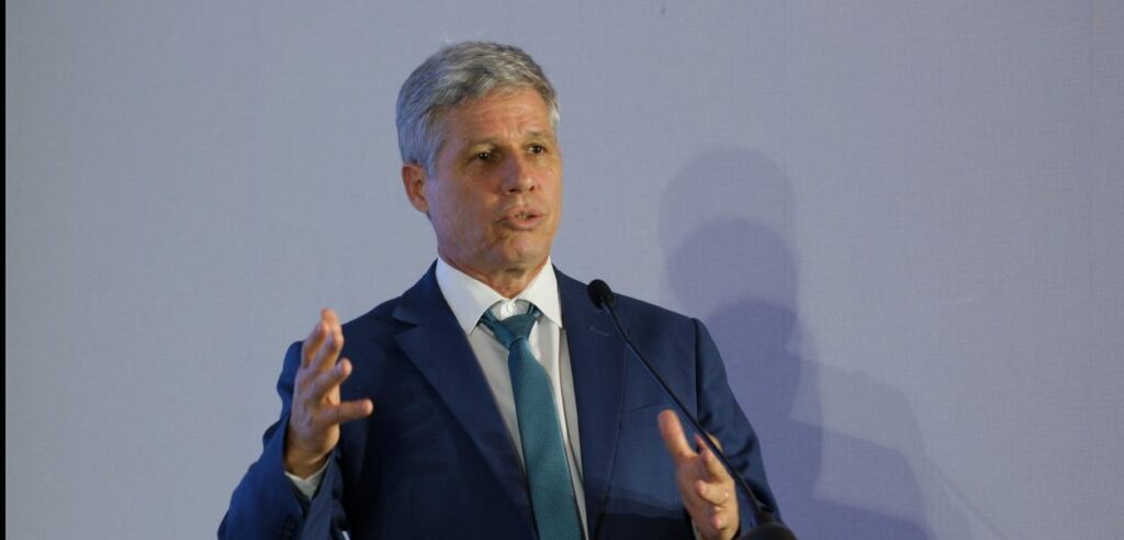 Paulo Teixeira quer diálogo com Hugo Motta para destravar PL da cannabis medicinal