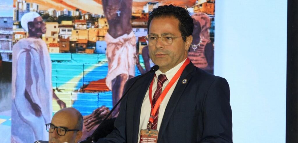 Regulamentação da cannabis deve garantir acesso a pacientes do SUS, diz Rodrigo Cariri