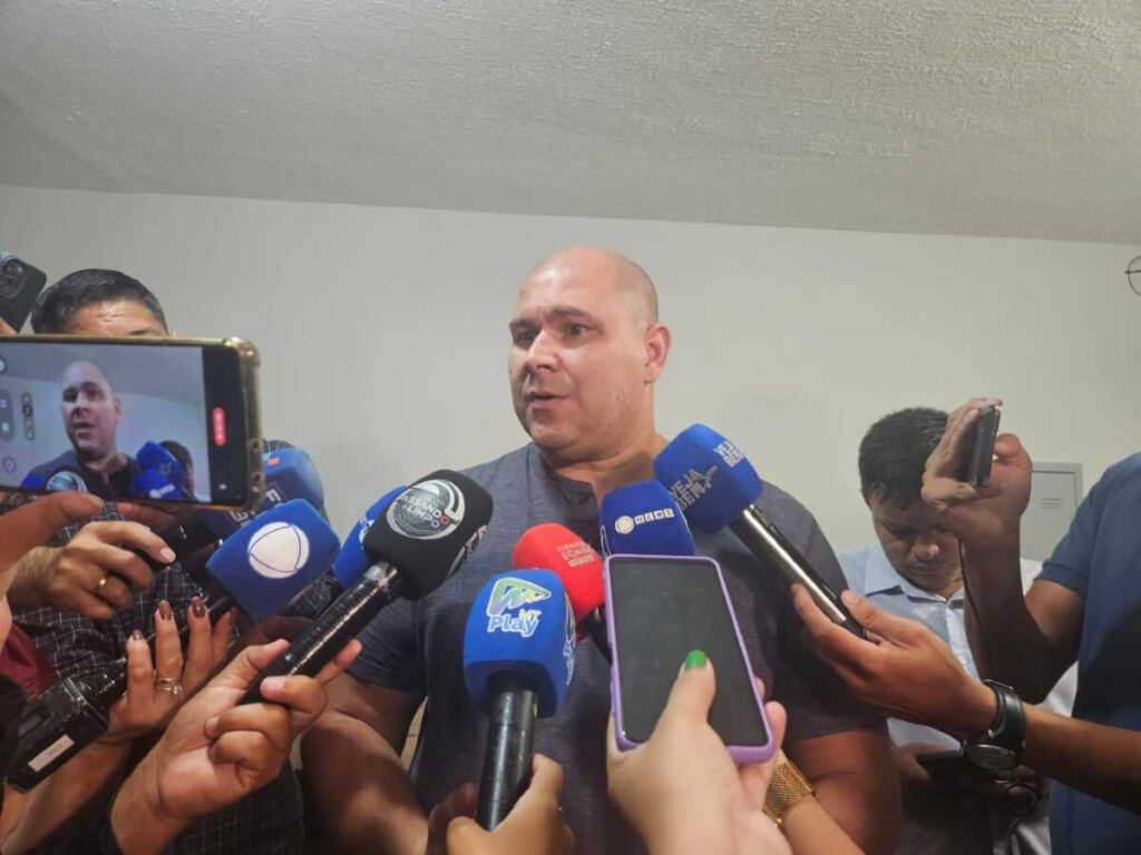 Abilio alega que presença na Câmara melhora relação com vereadores