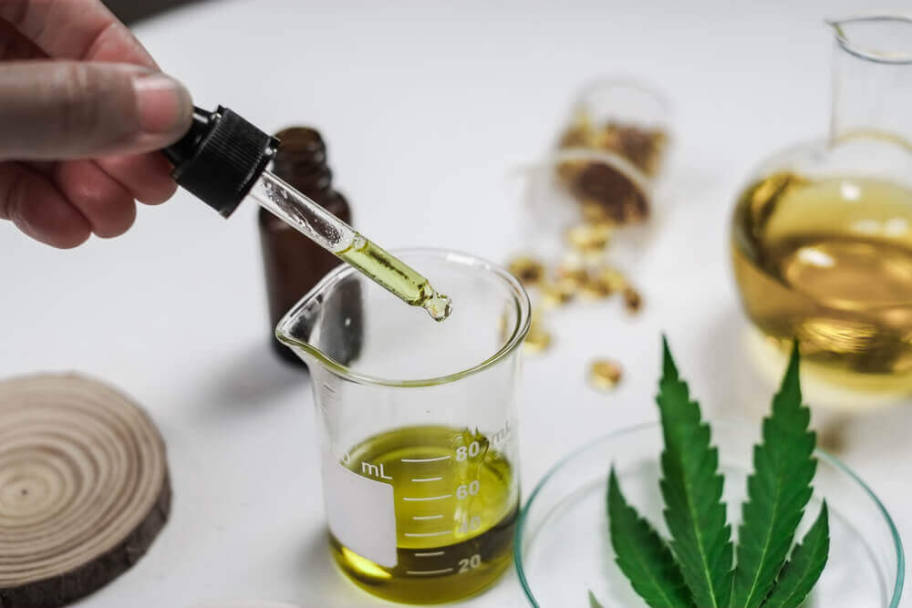 Laboratório mineiro recebe certificação inédita para aprimorar medicamentos à base de cannabis