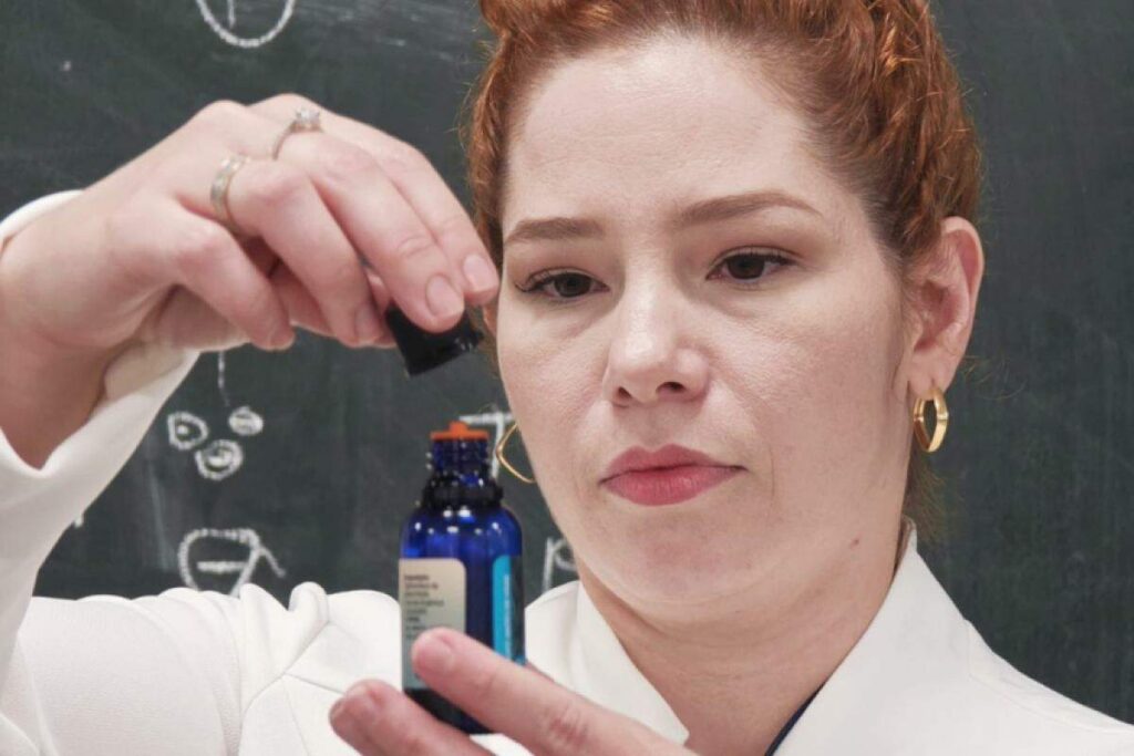 Mestranda da FMJ estuda uso de canabidiol e THC para Alzheimer