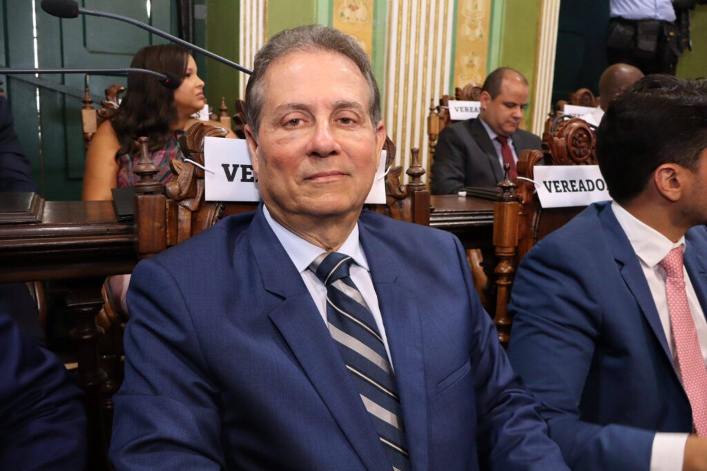 Vereador é alvo da Polícia Civil por prescrever canabidiol
