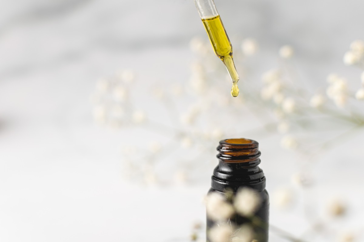 Pesquisa encontra canabidiol em planta comum presente no Brasil