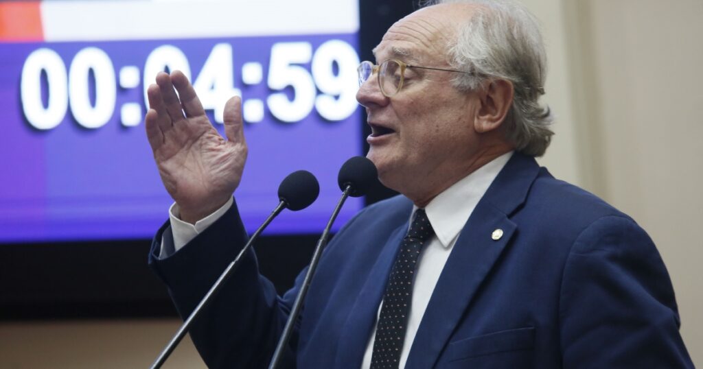 Agência ALESC | Deputados criticam regulamentação sem prazos para canabidiol no SUS