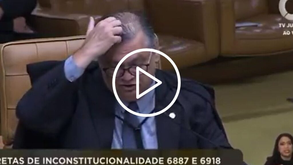 Dino lê xingamento de ouvidoria