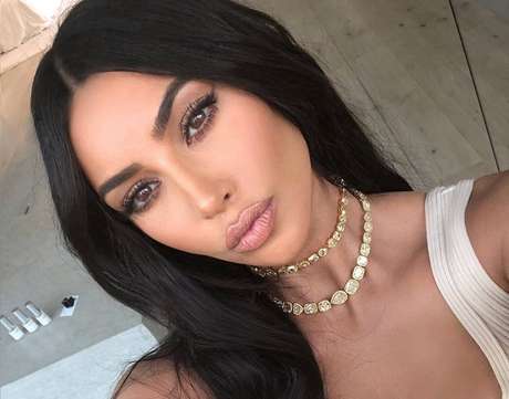 Kim Kardashian faz chá de bebê com produtos à base de canabidiol • Marília Notícia