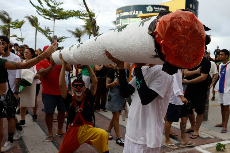 Marcha da Maconha levanta pauta antiproibicionista na Beira Mar