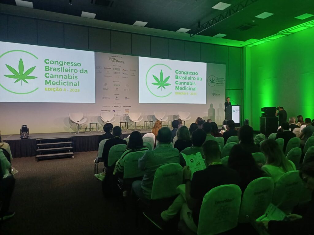 PRIMEIRO DIA DA MEDICAL CANNABIS FAIR E CONGRESSO BRASILEIRO DA CANNABIS MEDICINAL DESTACA CENÁRIO REGULATÓRIO E POTENCIAL ECONÔMICO DO SETOR NO BRASIL