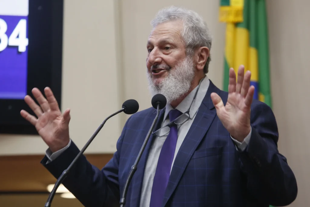 Pelo Estado 23/05: Regulamentação da lei do canabidiol é alvo de críticas - Engeplus
