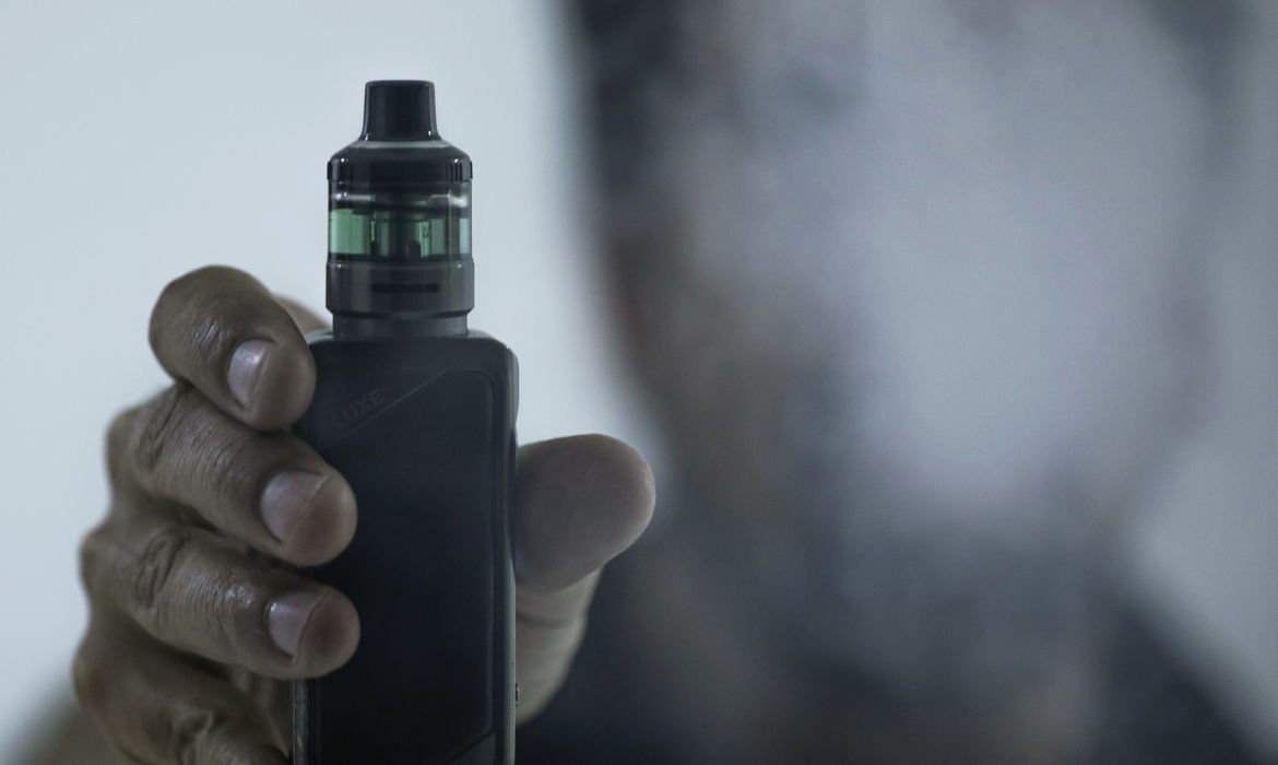 Plataformas são notificadas para retirar anúncios de cigarros eletrônicos – Folha de Cianorte