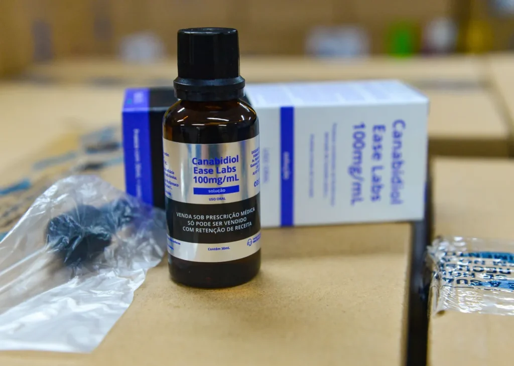 Governo de SP já distribuiu 612 frascos de canabidiol pelo SUS na região, mas acesso não avança