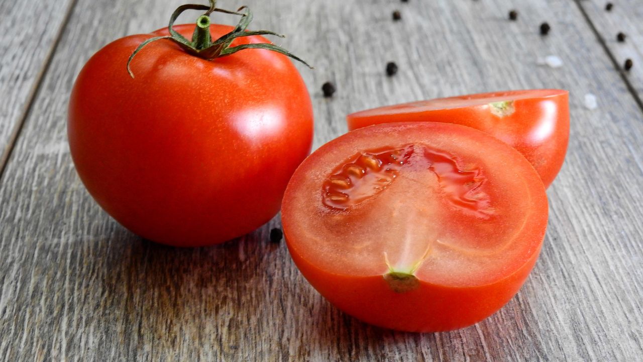 Tomates são recolhidos por risco de doença grave; entenda