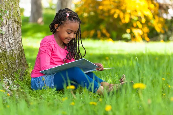Em comemoração ao Dia da Mulher Negra Latino-Americana e Caribenha ONG faz curadoria de livros infantis e juvenis antirracistas