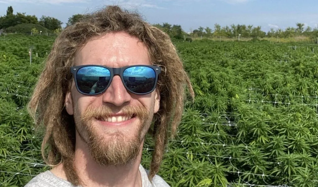 Filho de ator da Globo trabalha com cultivo de maconha; entenda