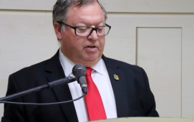 Horta Comunitária Urbana pode transformar terrenos vazios em espaços produtivos - Política